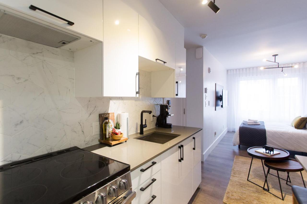 Fun & Funky Little Italy Studio With Full Kitchen By Den Stays Montréal Esterno foto