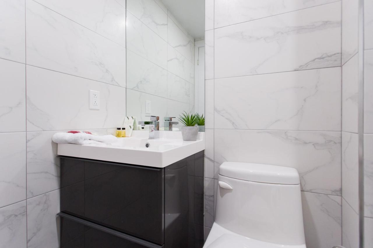 Fun & Funky Little Italy Studio With Full Kitchen By Den Stays Montréal Esterno foto