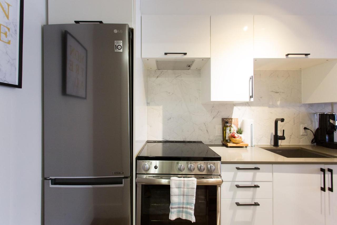 Fun & Funky Little Italy Studio With Full Kitchen By Den Stays Montréal Esterno foto